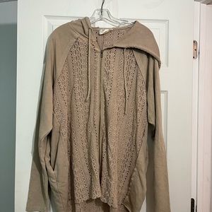 Detailed lace zip down